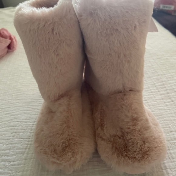 Lauren Conrad pink faux slippers - boot style. - Picture 2 of 4
